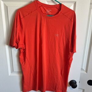 Arc'teryx Men's Motus Short Sleeve Tee in Bright Orange